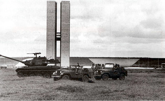 Panzer vor dem Brasilianischen Nationalkongress, 1964
