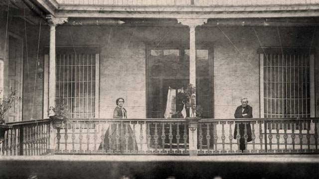 Heinrich Witt mit seiner Frau in den 1860er Jahren auf der Galerie ihres Hauses in Lima