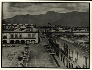 Oaxaca. La Plaza de Armas. Hotel de la Paz. Portal Quiñones. 1875 Nachlass Teobert Maler IAI