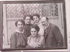 Gertrud, Else, Margot, Ida und Hermann Kiewy