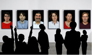 Collage Menschen vor Ausstellung. Grafik: Christiane Bertram